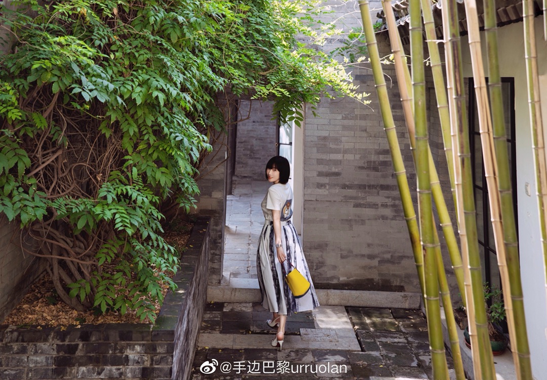 델보 팽 미니 버킷 크로스백